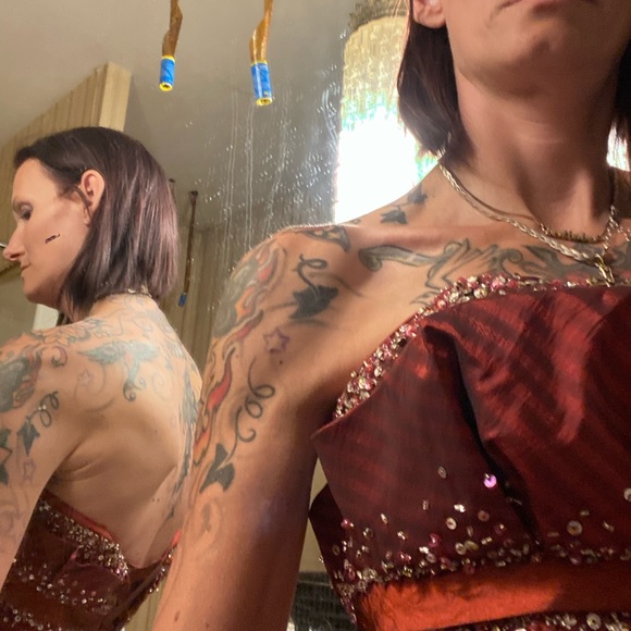 Size 6 prom gown - Picture 3 of 4